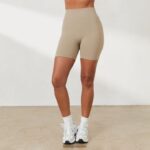 Lounge pyöräilyshortsit x jess hunt kellanruskea vaatteet naiset D46R26819
