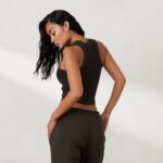 Lounge ribbed racer back top x jess hunt pesty mustaksi vaatteet naiset D46R26803 - Image 3