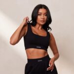 Lounge välttämätön crop top & shortsit setti musta vaatteet naiset D46R26858 - Image 2