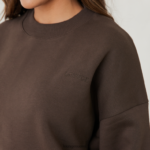 Lounge välttämätön pyöreäkauluksinen pusero espresso vaatteet naiset D46R26882 - Image 4